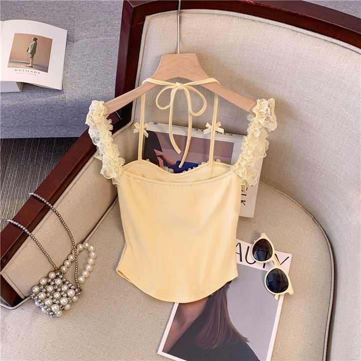 Delicate, but spicy built-in bra top