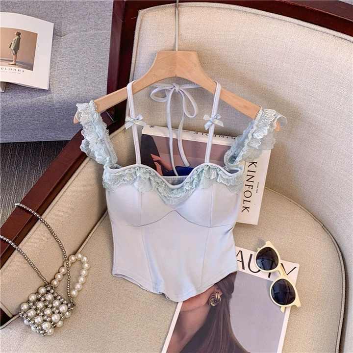 Delicate, but spicy built-in bra top