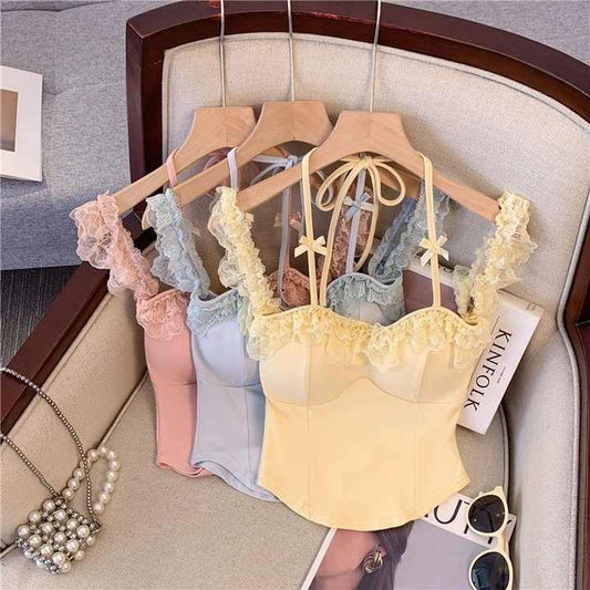 Delicate, but spicy built-in bra top